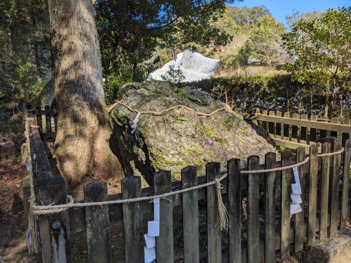 土佐神社の礫石